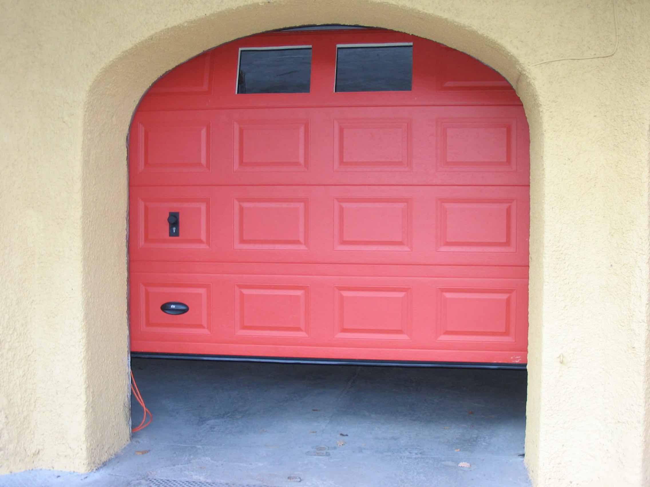 porta sezionale residenziali per garage rossa