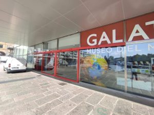 porte automatiche per l'ingresso al Galata Museo del Mare di Genova
